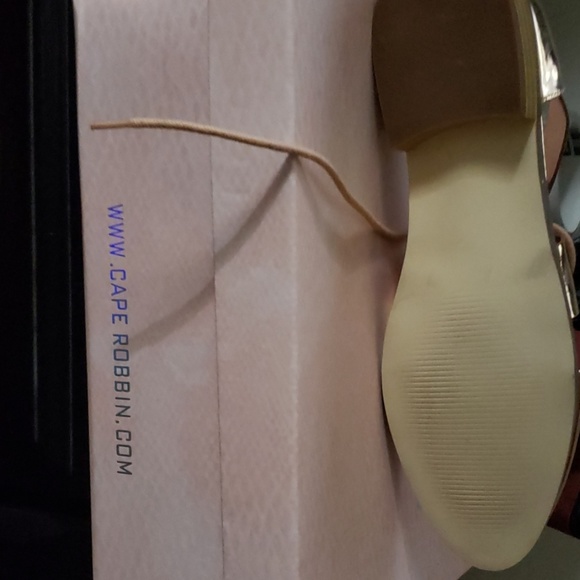 Flats gold shoe - Picture 3 of 3